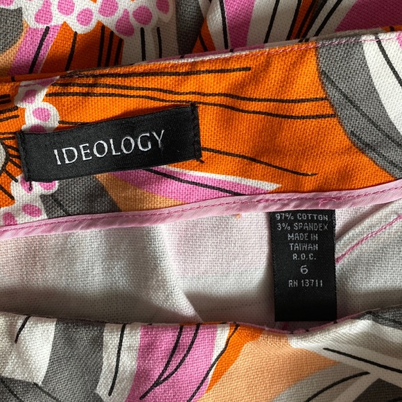 Ideology, size 6, pencil skirt - floral print, zipper back and slit, lace trim - Picture 8 of 9